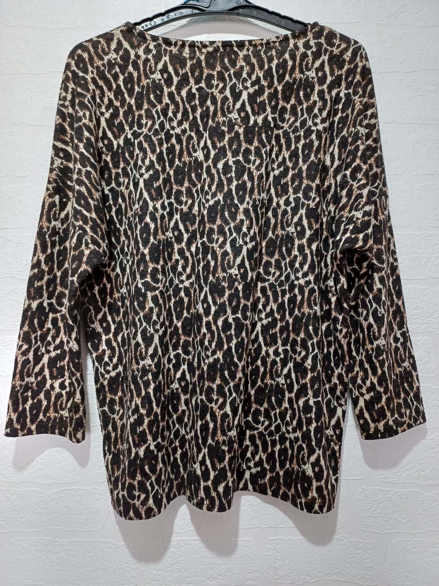 Women's Top Tu Leopard Print 3/4 Sleeve Size 14 Approx. 22" PTP - Very Good Condition