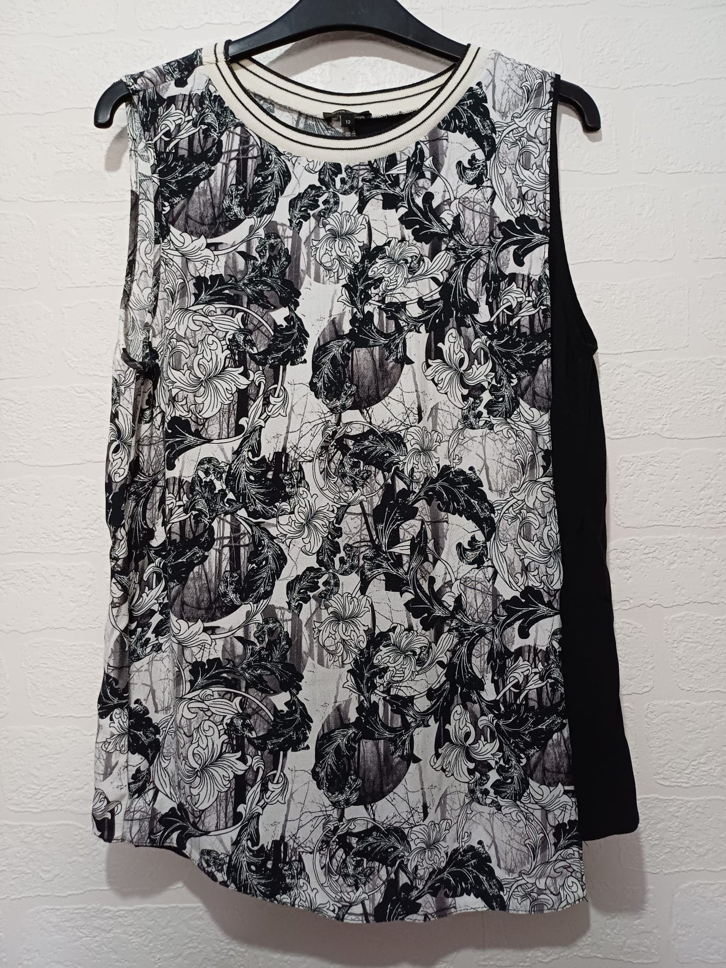 Women's Sleeveless Top River Island Black White Floral Size 12 Approx. 19" PTP - Very Good Condition