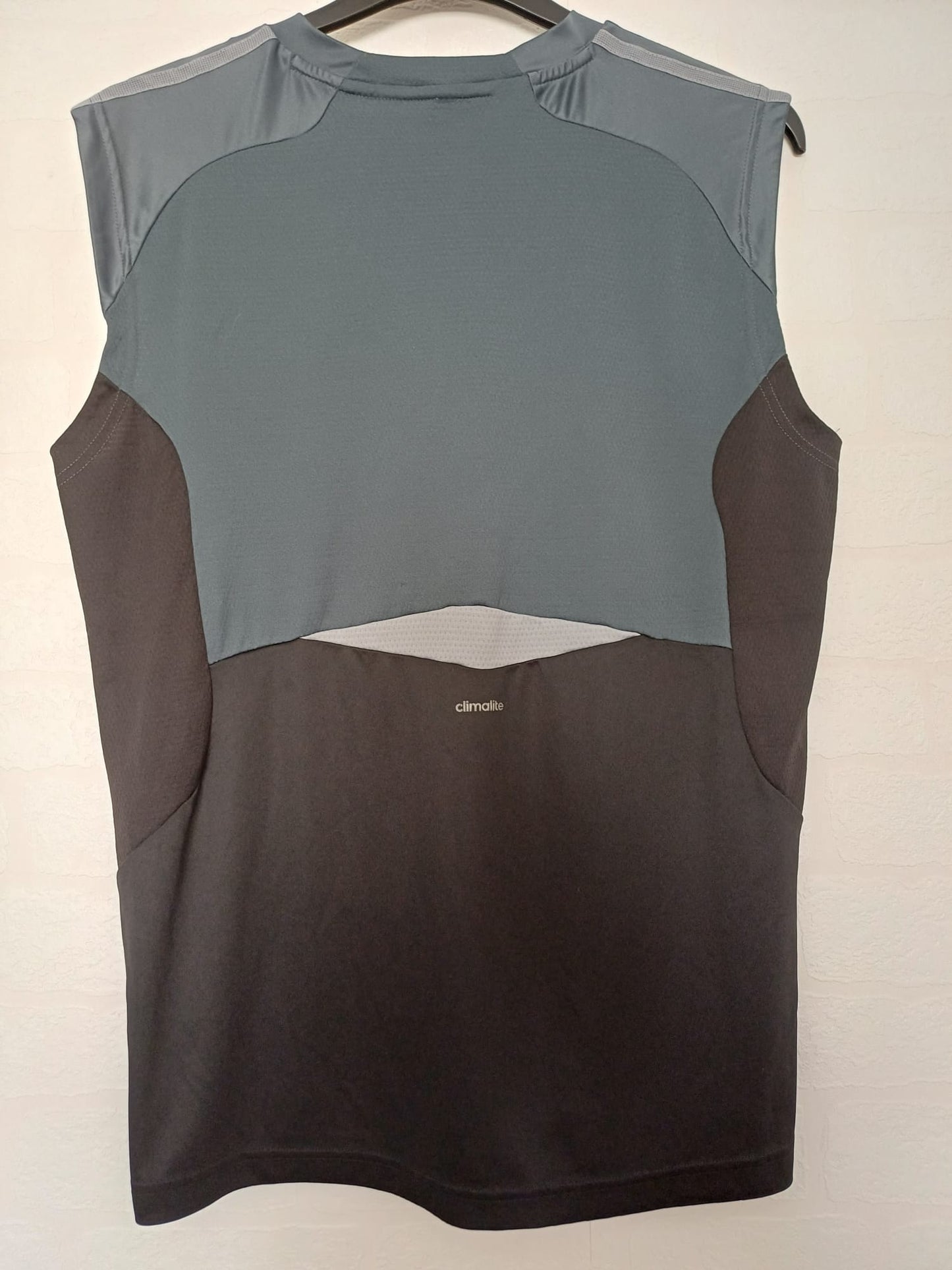 Men's Vest Adidas Climalite Black Blue Grey Stripe Sleeveless Running Training Size L Approx. 21" PTP - Good Condition