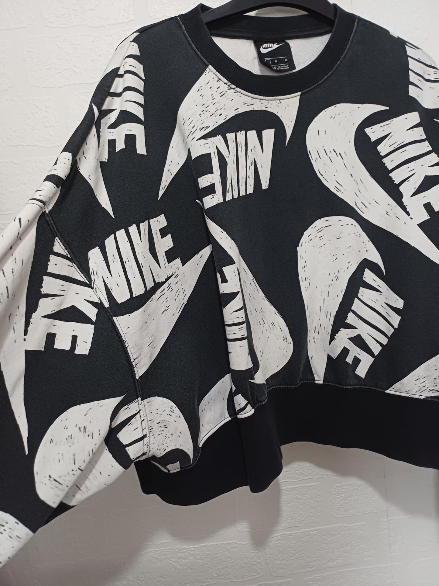 Women's Crop Top Nike Black White All Over Logo Print Soft Fleece Lined Oversized Size M Approx. 25" PTP - Very Good Condition