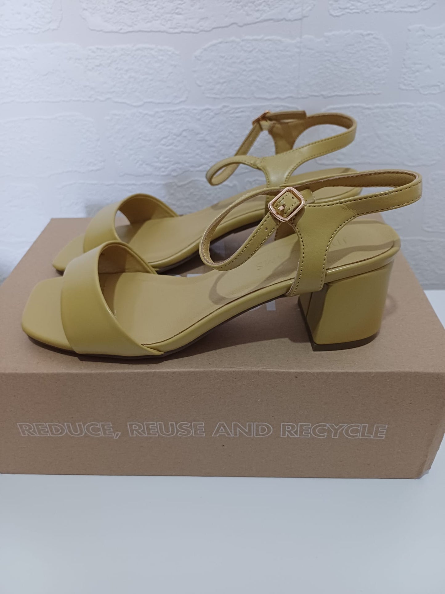 Women's Ankle Strap Sandals JD Williams Pistachio Colour Block Heel Open Square Toe Buckle Size 4 - New in Box