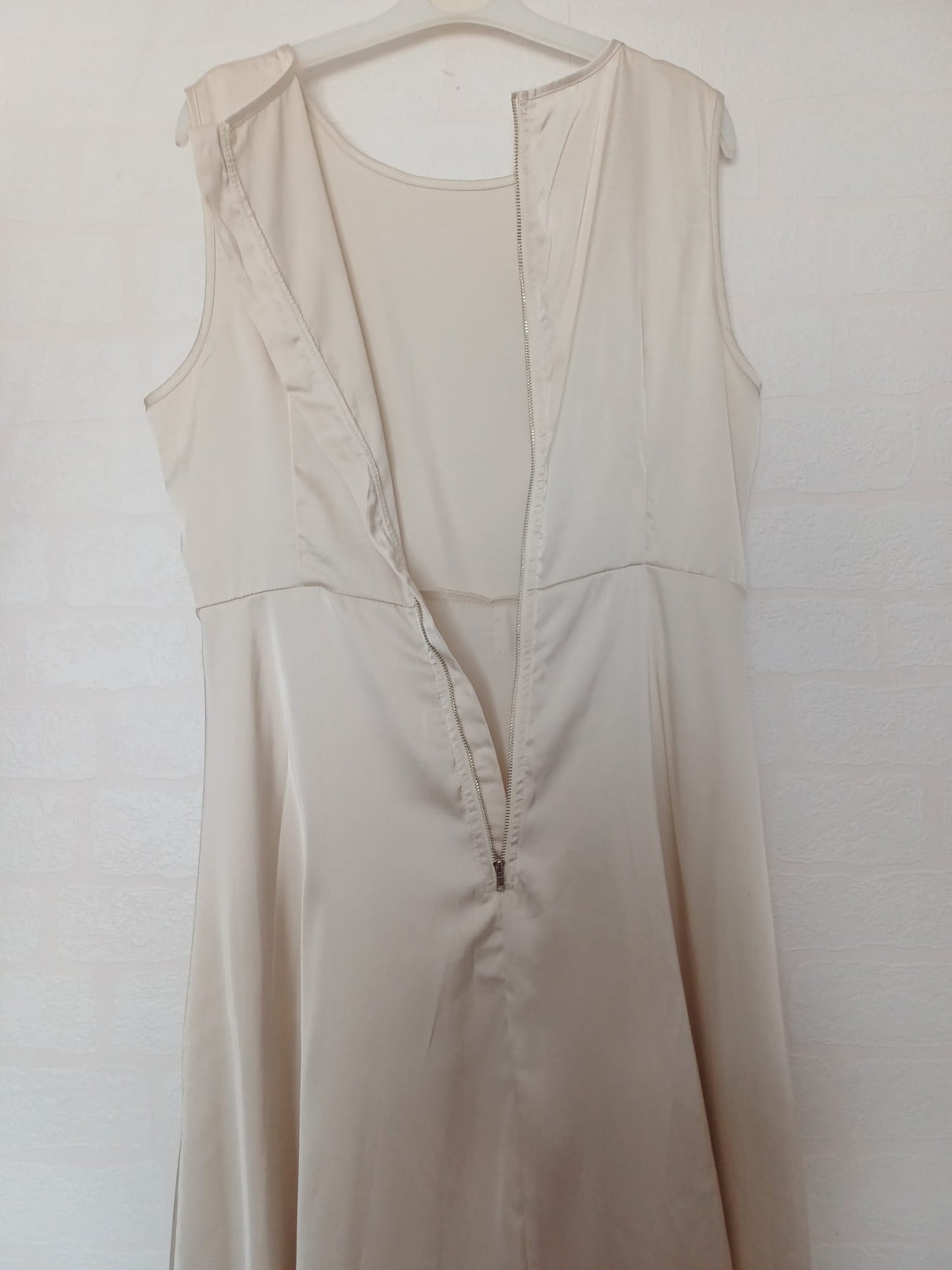 Women's Maxi Dress SHEIN Petite Cream/White Orange Scarf Horse Print Sleeveless Petite Size L Approx. 19" PTP - Very Good Condition