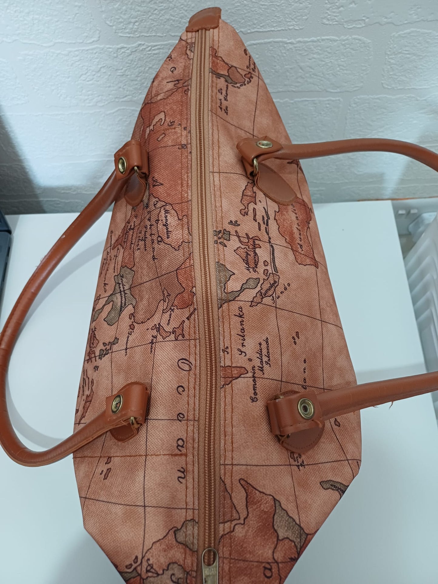Vintage Style World Map Print Tote Shoulder Bag Brown Zip Top Twin Straps - Very Good Condition