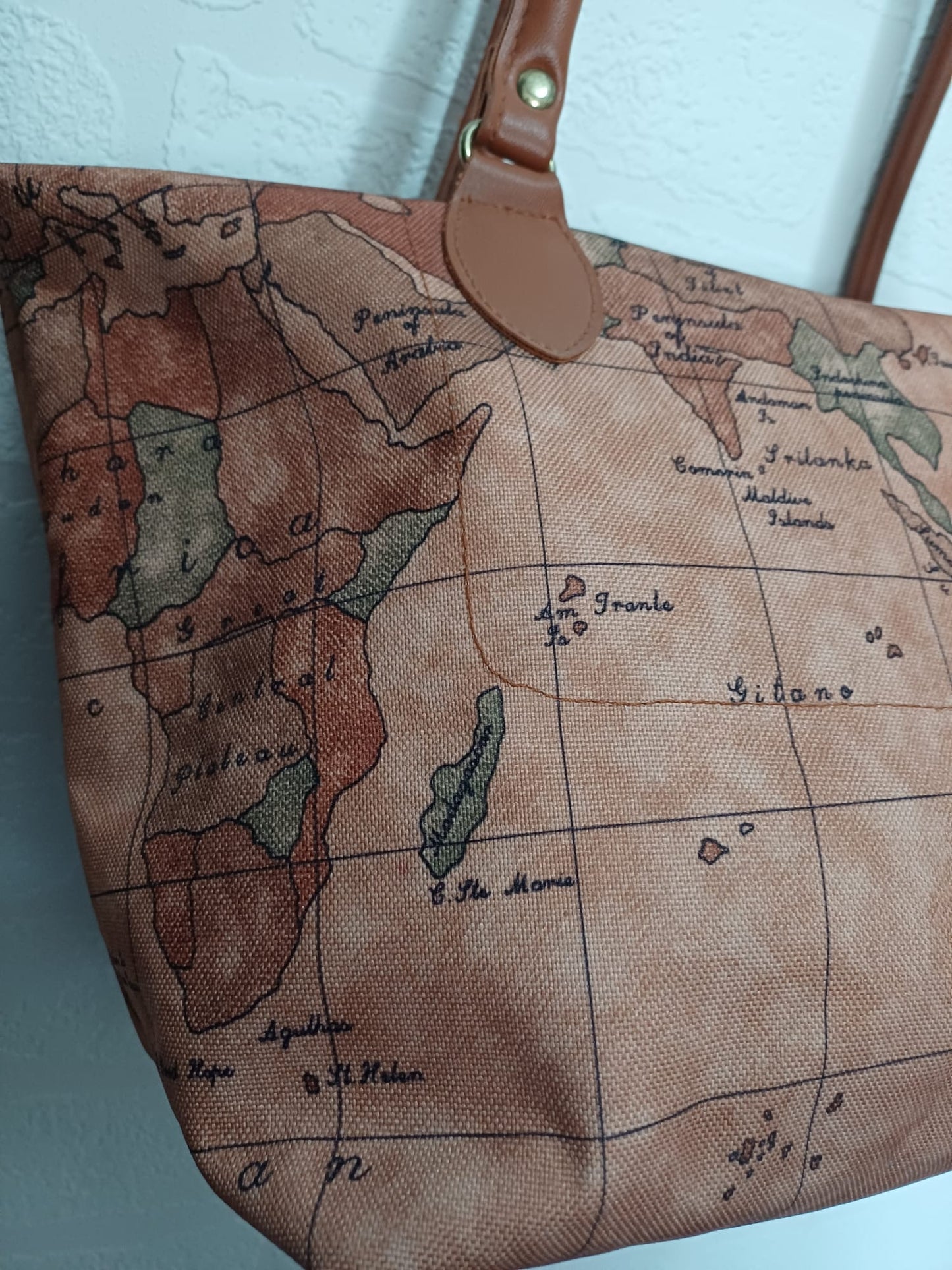 Vintage Style World Map Print Tote Shoulder Bag Brown Zip Top Twin Straps - Very Good Condition