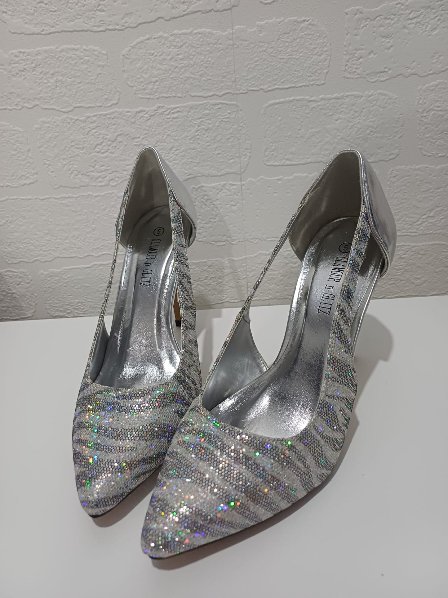 Glamour & Glitz Glitter Court Shoes Silver Stiletto Pointed Toe Size 5 Approx. 10cm Heel - New In Box