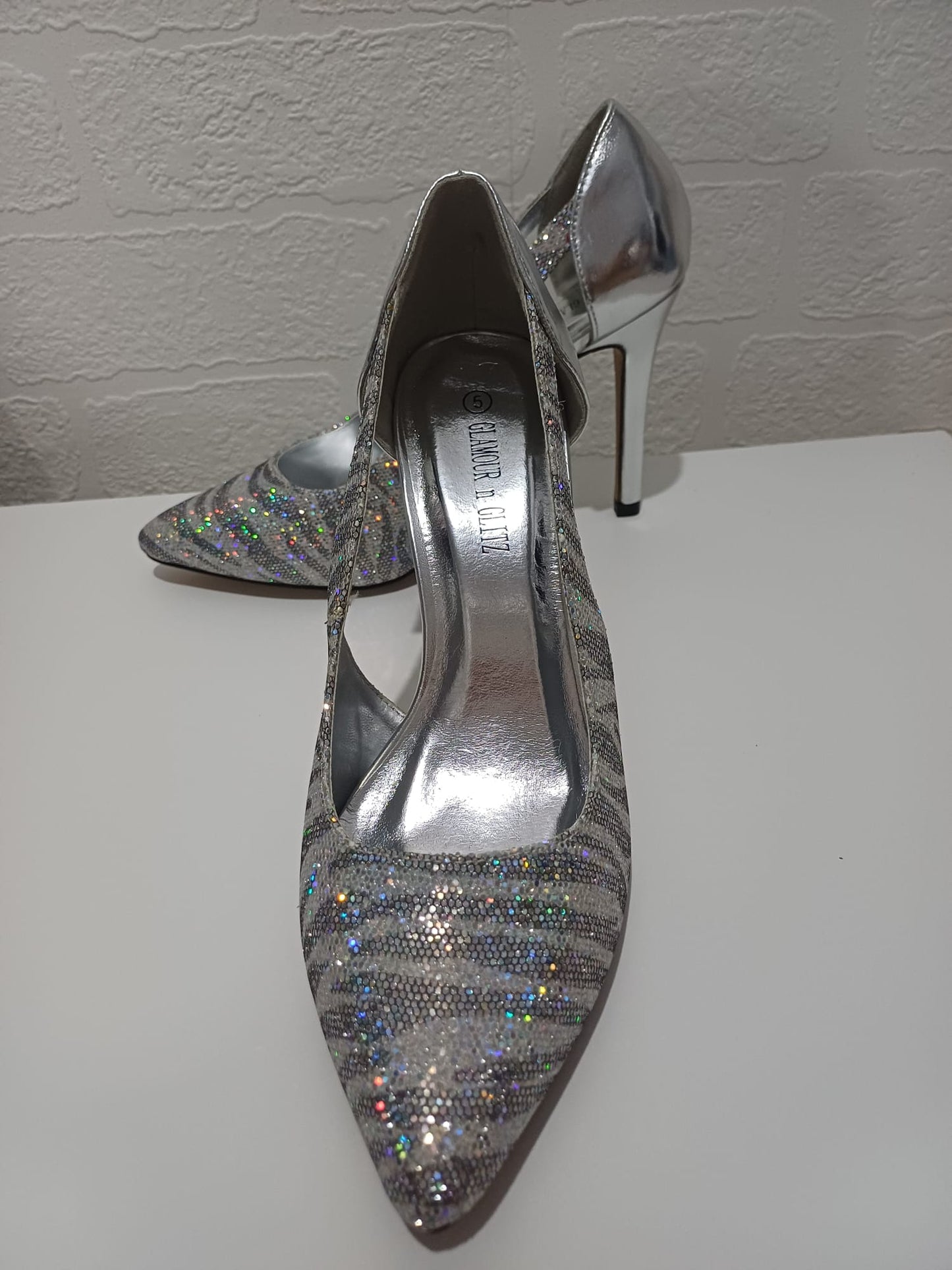 Glamour & Glitz Glitter Court Shoes Silver Stiletto Pointed Toe Size 5 Approx. 10cm Heel - New In Box