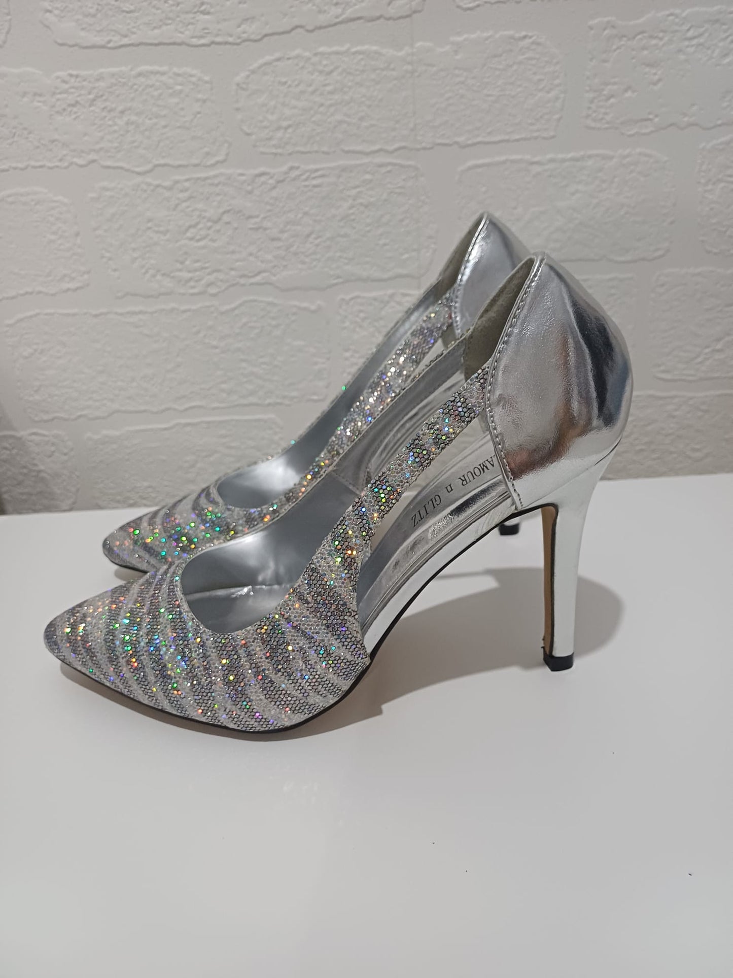Glamour & Glitz Glitter Court Shoes Silver Stiletto Pointed Toe Size 5 Approx. 10cm Heel - New In Box