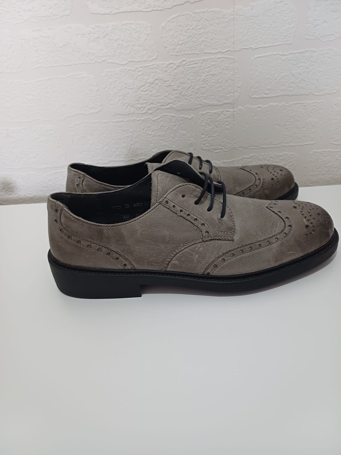 Men's Brogue Derby Shoes Rhode Taupe Grey Faux Leather Wingtip Lace Up UK 10 - New Without Box