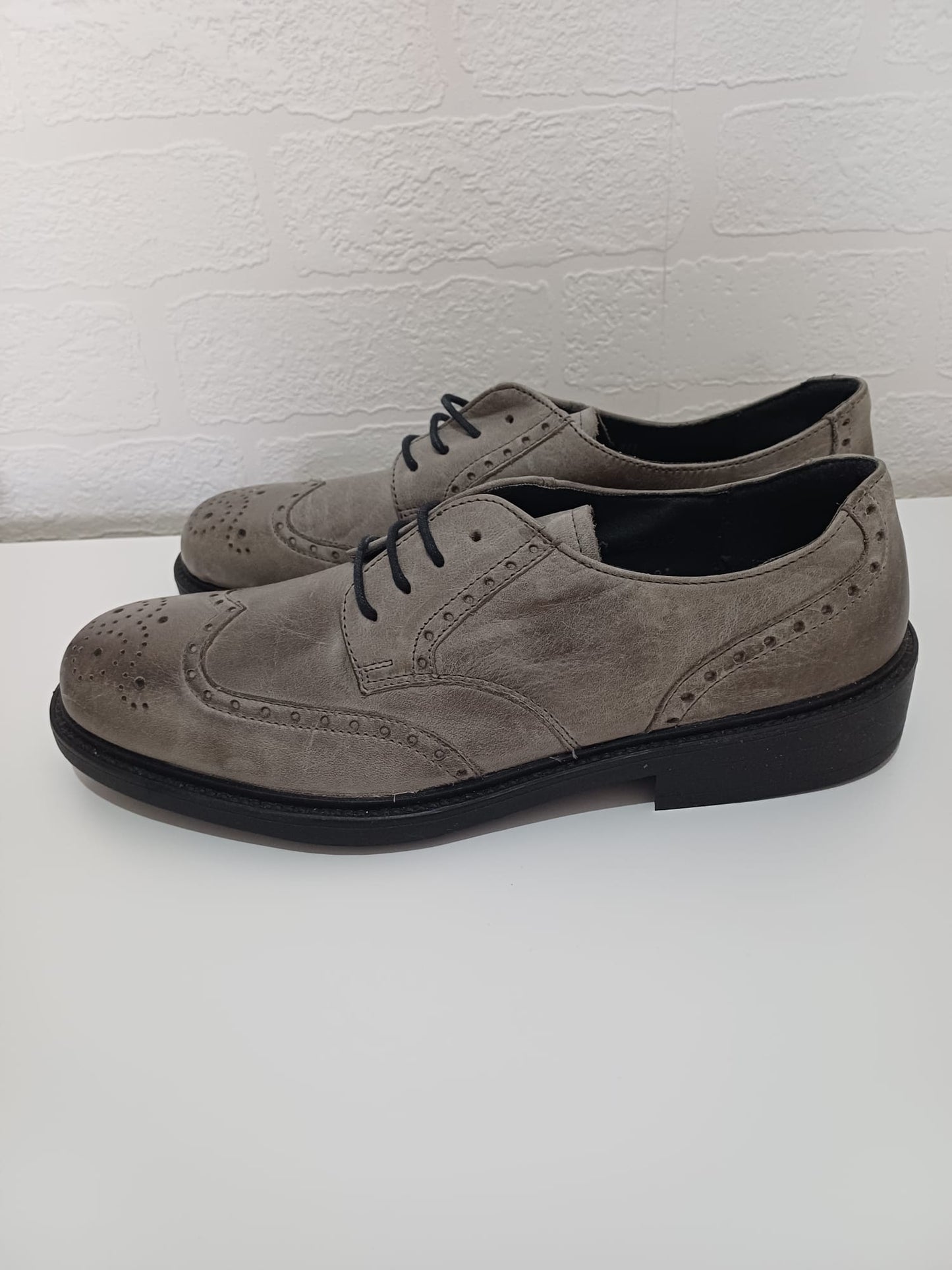 Men's Brogue Derby Shoes Rhode Taupe Grey Faux Leather Wingtip Lace Up UK 10 - New Without Box
