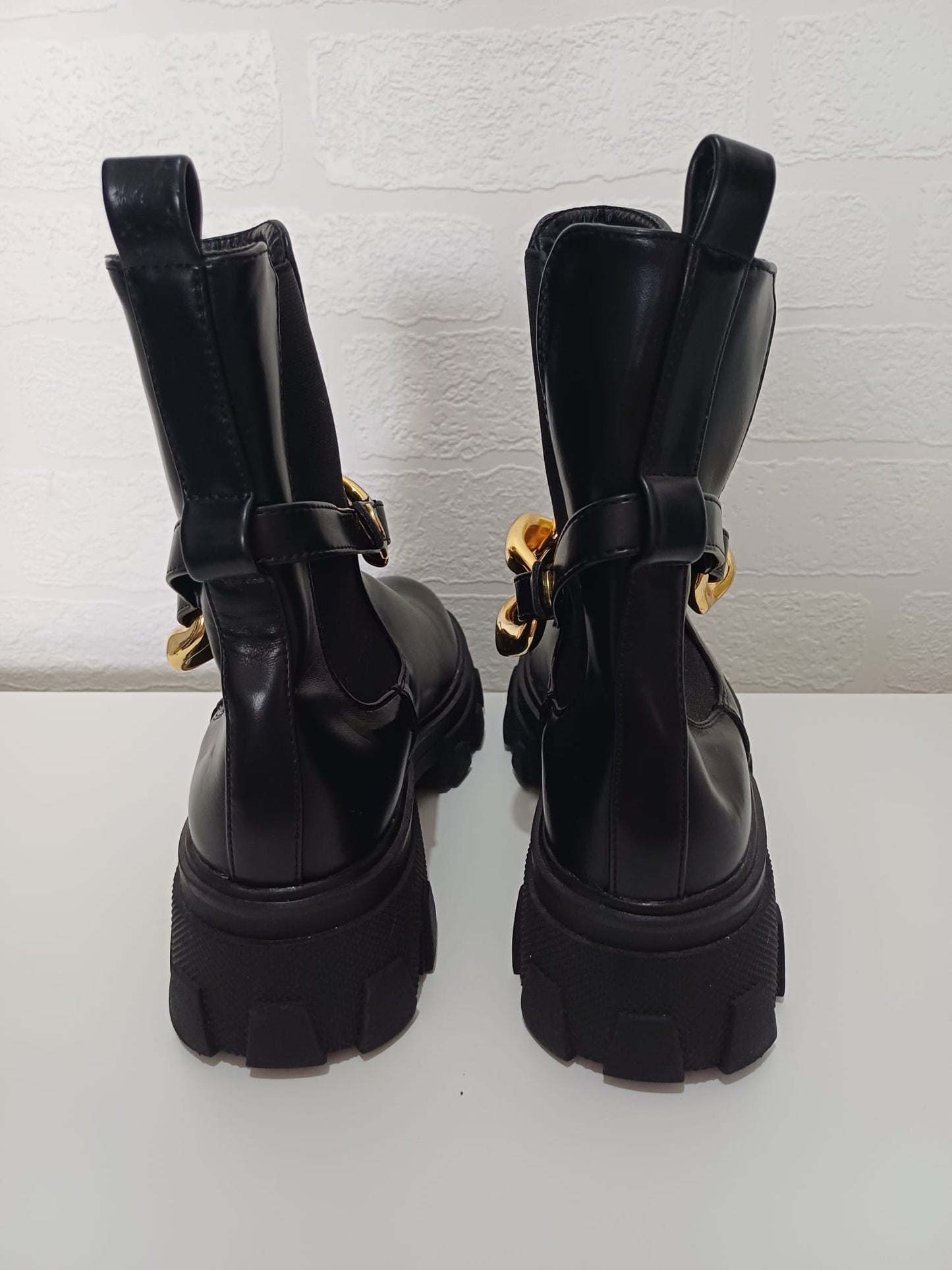 Women's Chelsea Ankle Boots Black Chunky Gold Chain Detail UK 6 - New Without Box
