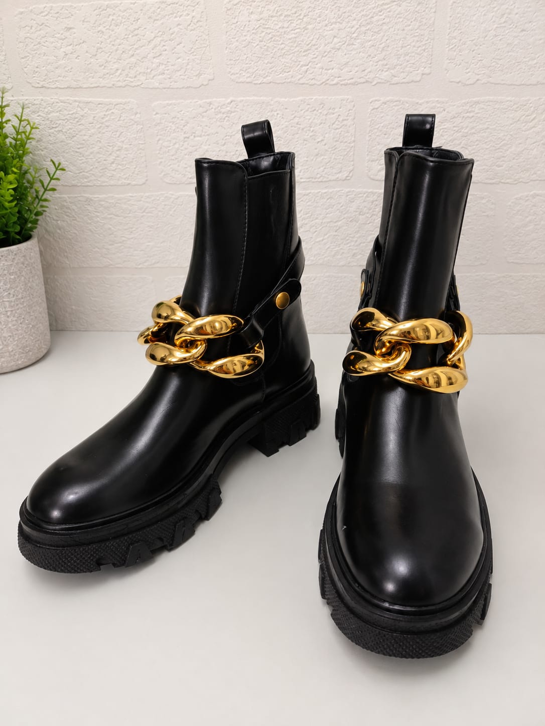 Women's Chelsea Ankle Boots Black Chunky Gold Chain Detail UK 6 - New Without Box
