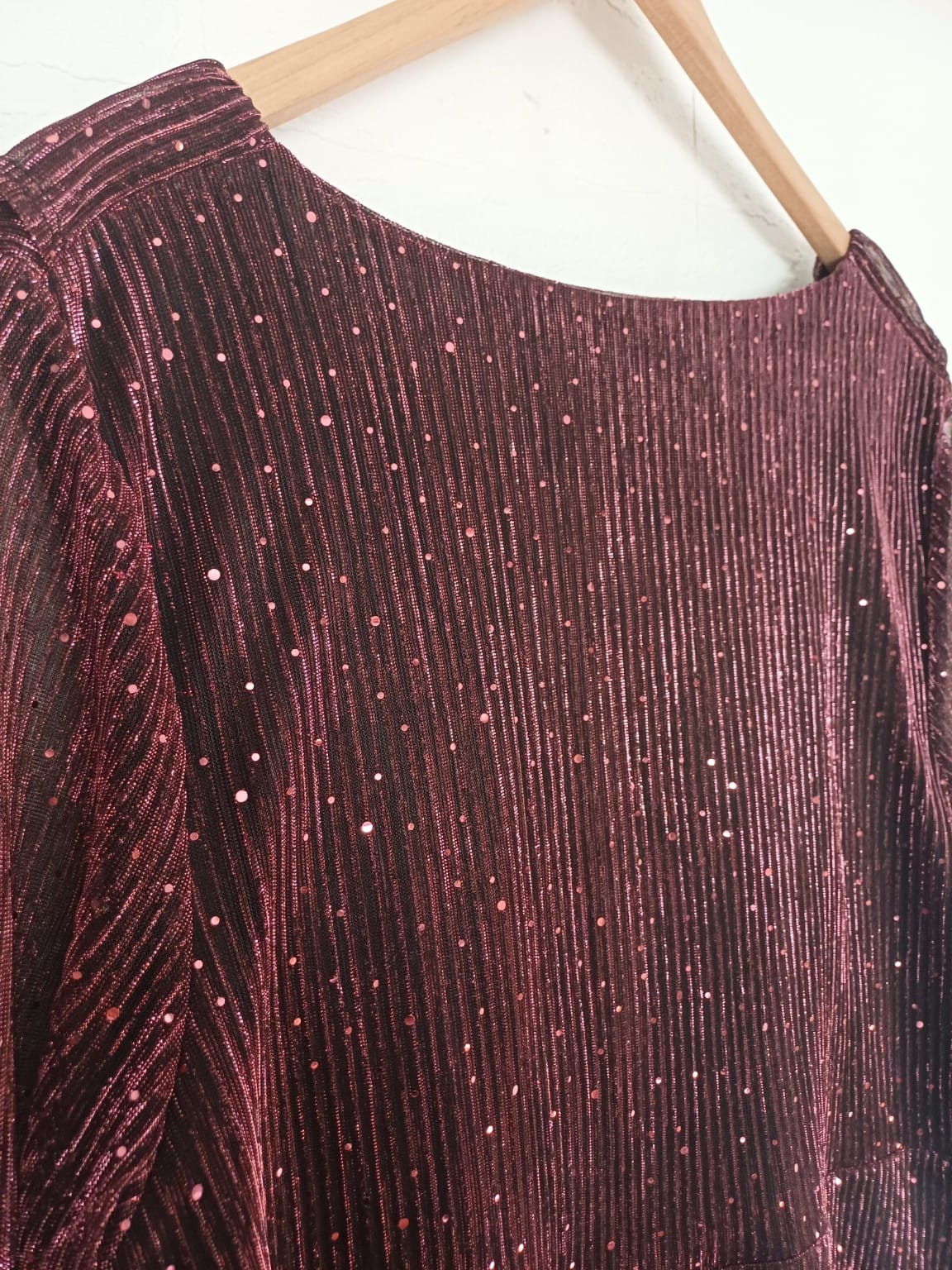 Women's Midi Dress Bus Stop Burgundy Sequin Sparkly Mesh V Neck Ruffled Long Sleeve Approx. 23" PTP - Very Good Condition
