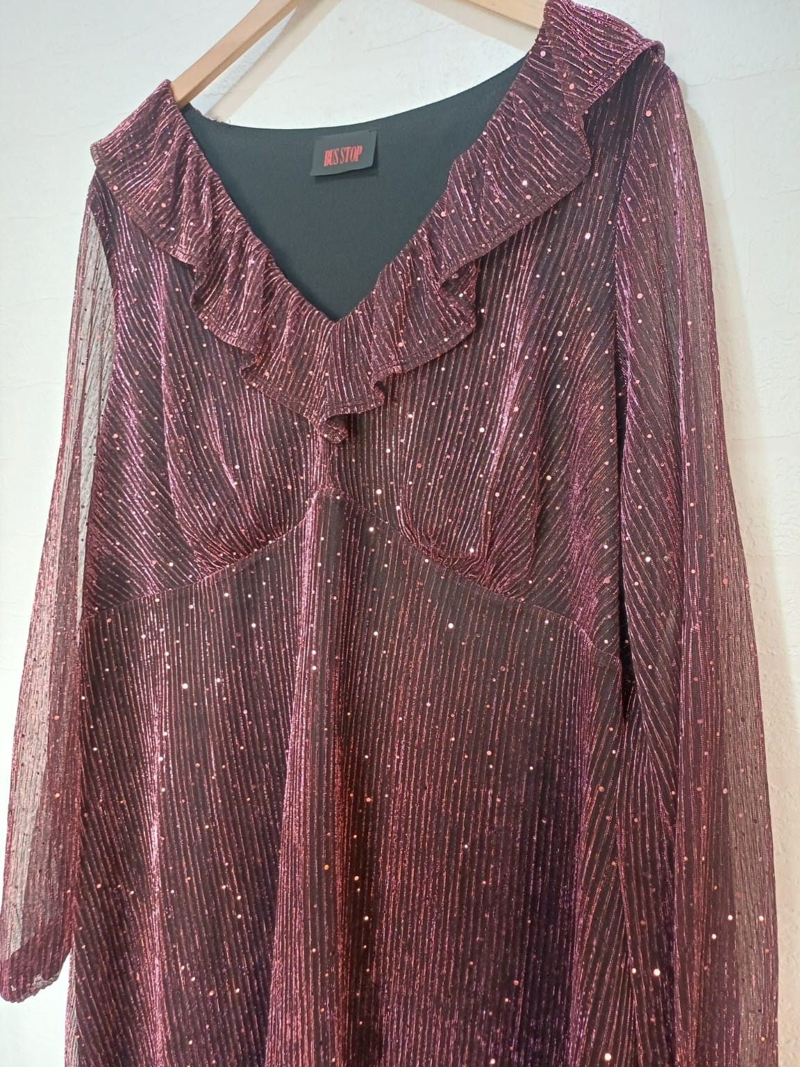 Women's Midi Dress Bus Stop Burgundy Sequin Sparkly Mesh V Neck Ruffled Long Sleeve Approx. 23" PTP - Very Good Condition