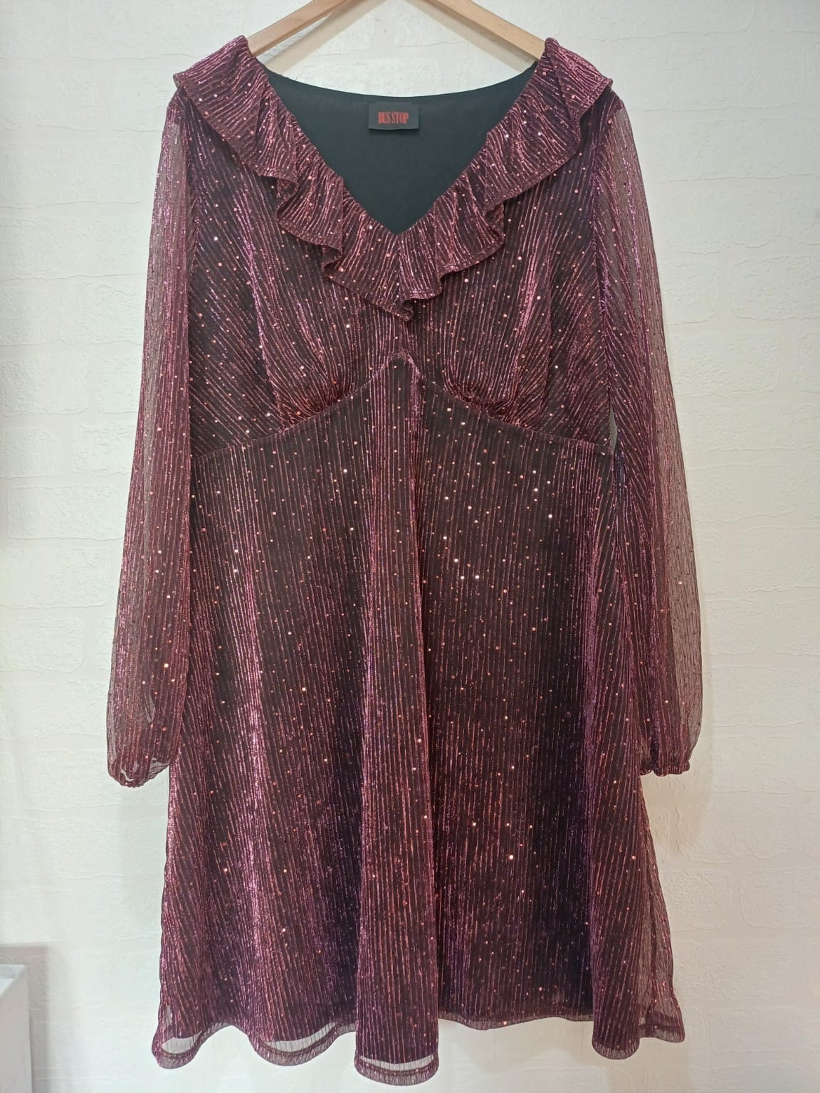 Women's Midi Dress Bus Stop Burgundy Sequin Sparkly Mesh V Neck Ruffled Long Sleeve Approx. 23" PTP - Very Good Condition