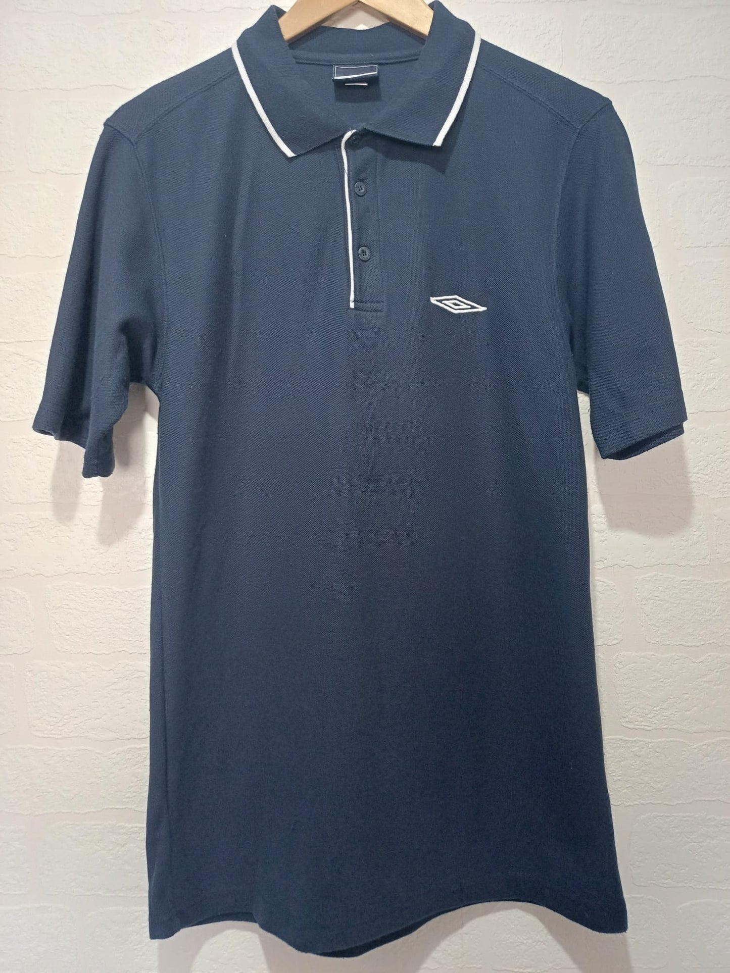Men's Polo Shirt Umbro Navy Blue Small Approx. 17" PTP - Very Good Condition