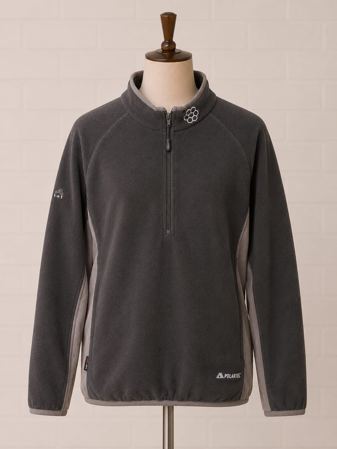 Women's Fleece Tog 24 Polartec Black Grey 1/4 Zip Size 12-14 Approx. 21" PTP - Good Condition