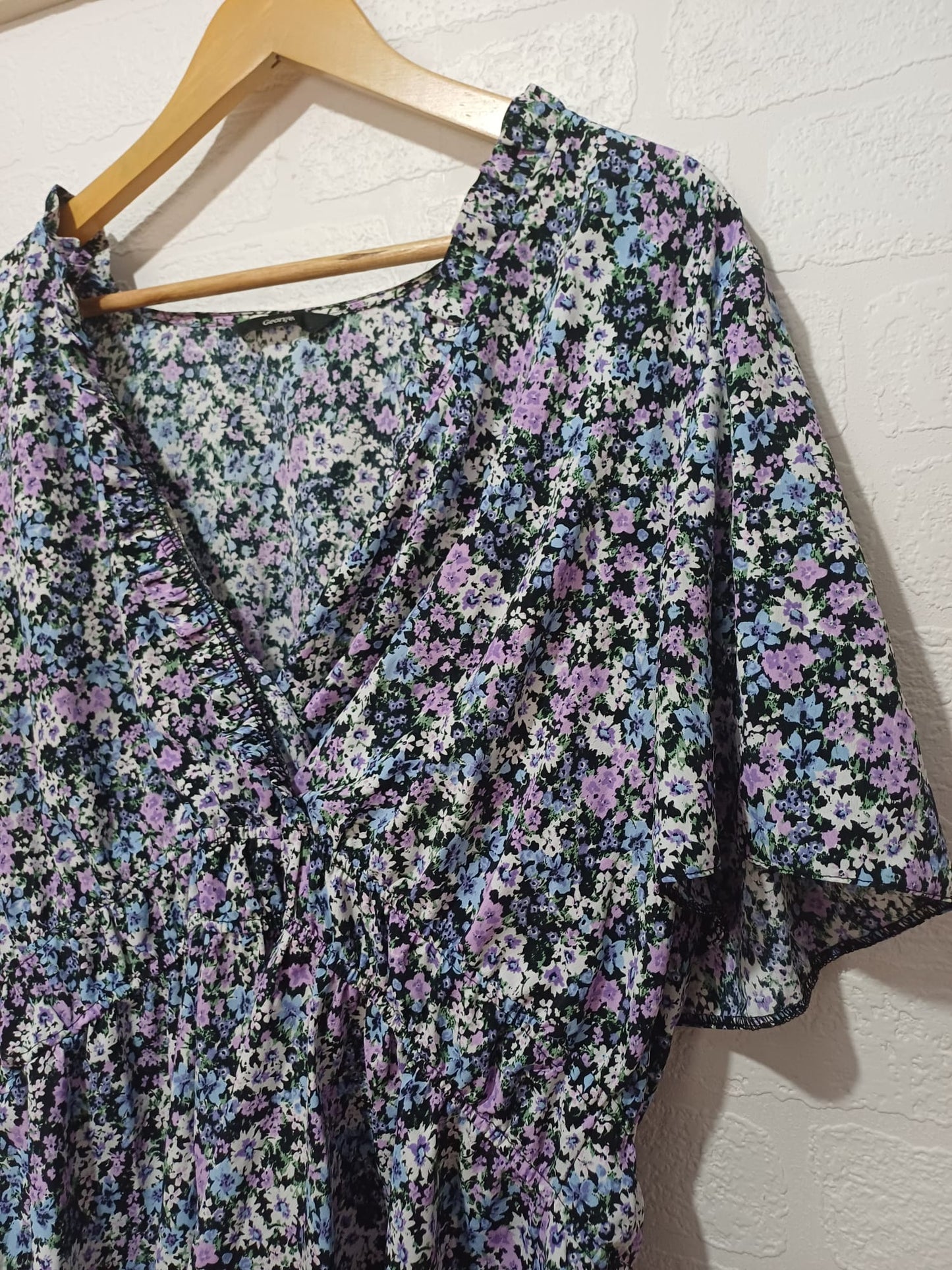 Women's Blouse George Floral Blue & Purple Wrap Style V-Neck Ruffle Floaty Sleeves Elasticated Waist Size 22 Approx. 22" PTP - Very Good Condition
