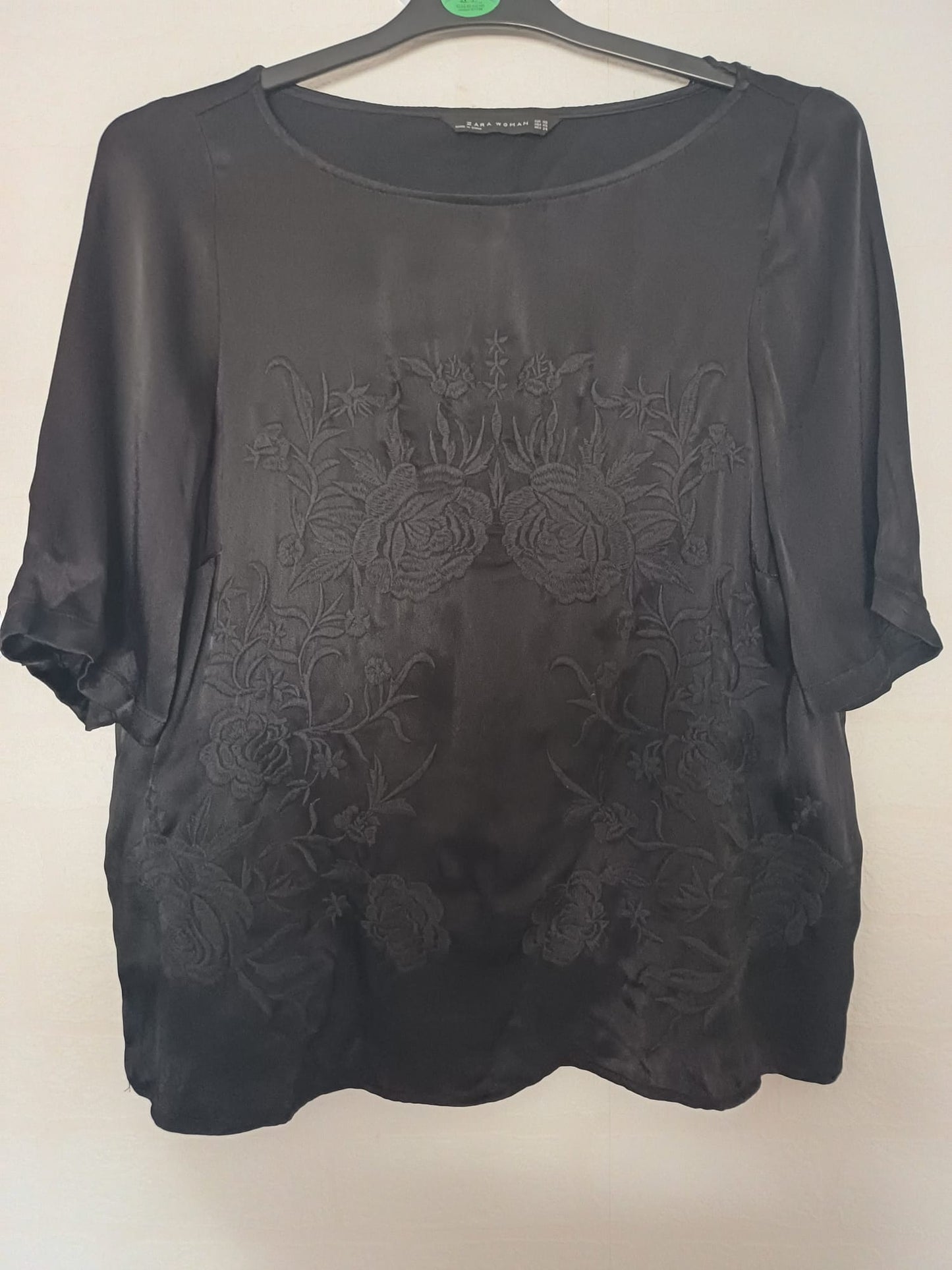 Women's Top Zara Black Satin Feel Floral Print Short Sleeve Round Neck Size XS Approx. 19" PTP - Very Good Condition