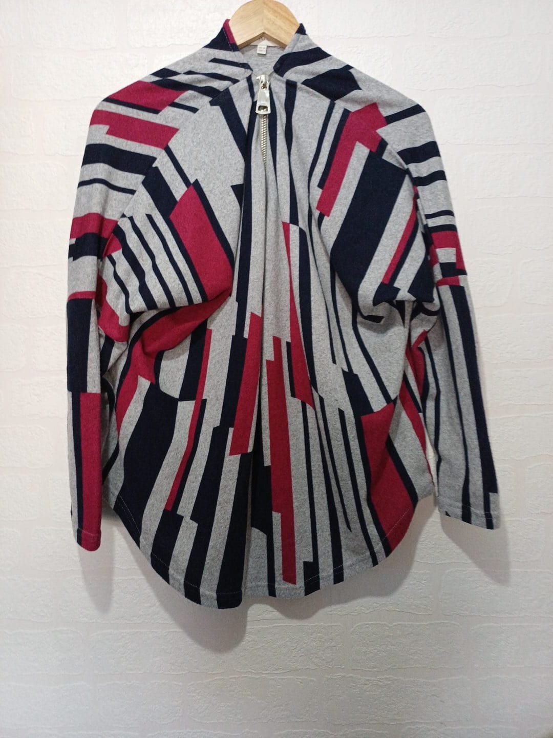 Women's Top Apricot Grey Burgundy Navy Blue Striped Zip Front High Neck Batwing Size 10 - Very Good Condition