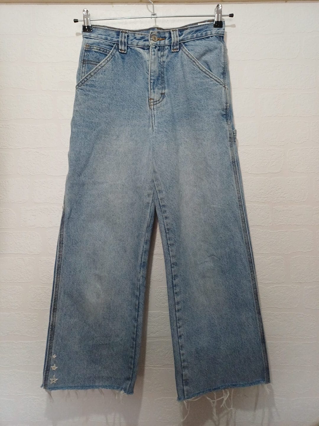 Women's Jeans J.Galt Shanghai Blue Denim Cropped Wide Leg Carpenter Style Embroidered Star Raw Hem Size S/W28 - Good Condition