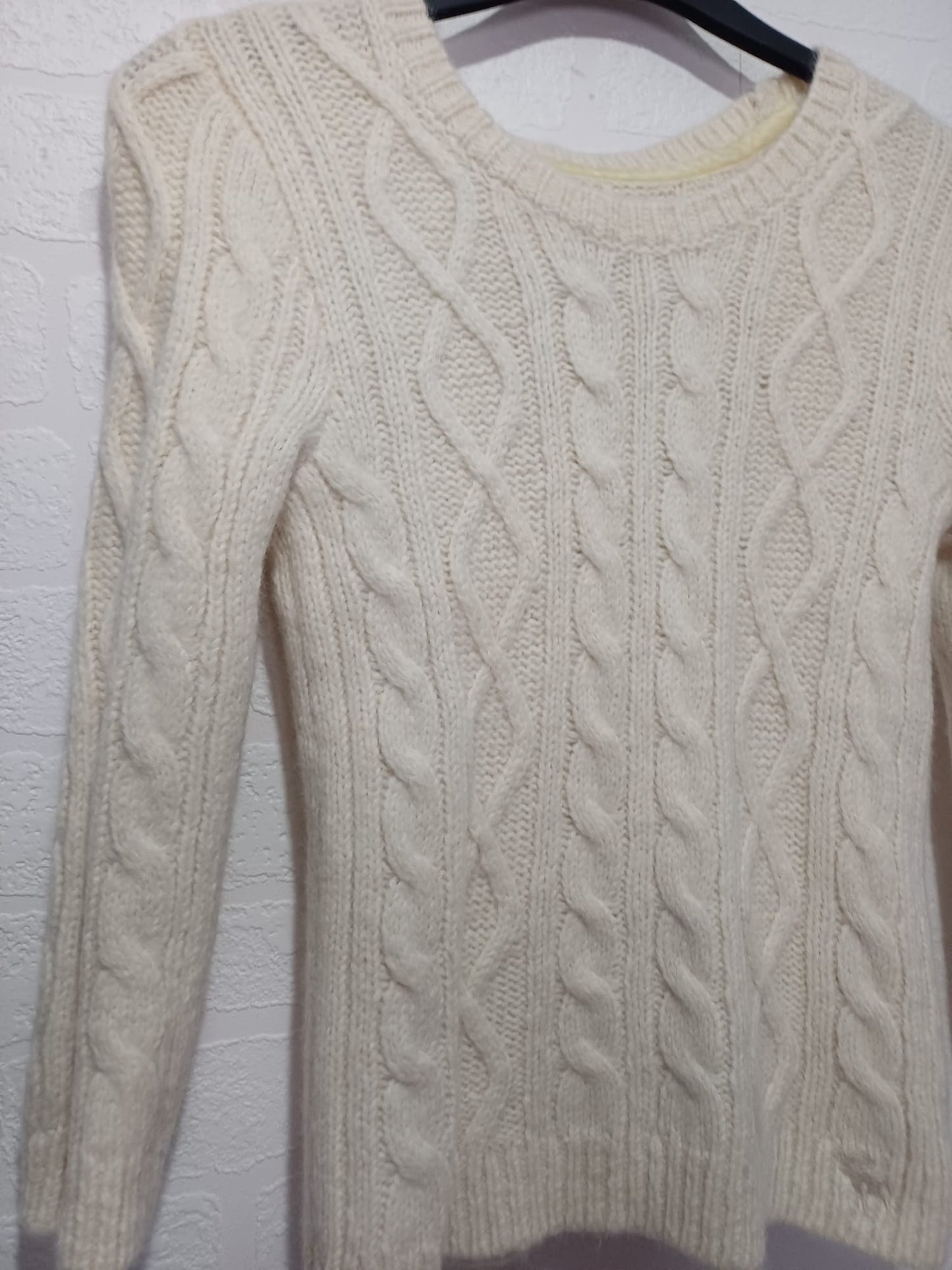 Women's Jumper Abercrombie & Fitch Cream Cable Knit Alpaca Crew Neck Embroidered Moose Logo Size Large - Good Condition