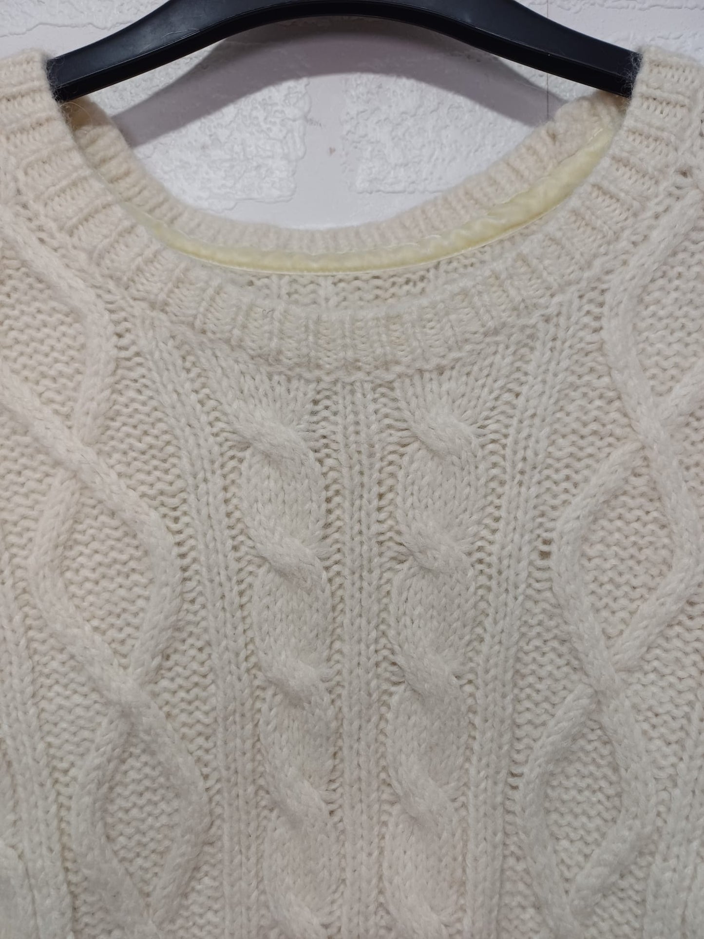 Women's Jumper Abercrombie & Fitch Cream Cable Knit Alpaca Crew Neck Embroidered Moose Logo Size Large - Good Condition