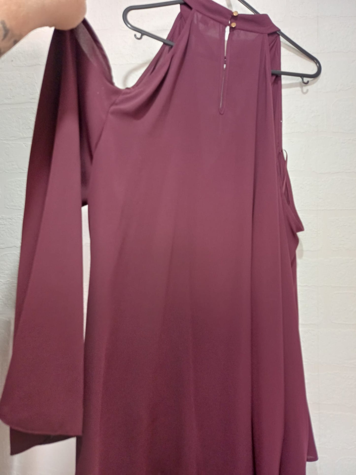 Women's Blouse New Look Curves Burgundy Cold Shoulder High Neck Flared Long Sleeve Plus Size 26 Approx. 26" PTP - Very Good Condition