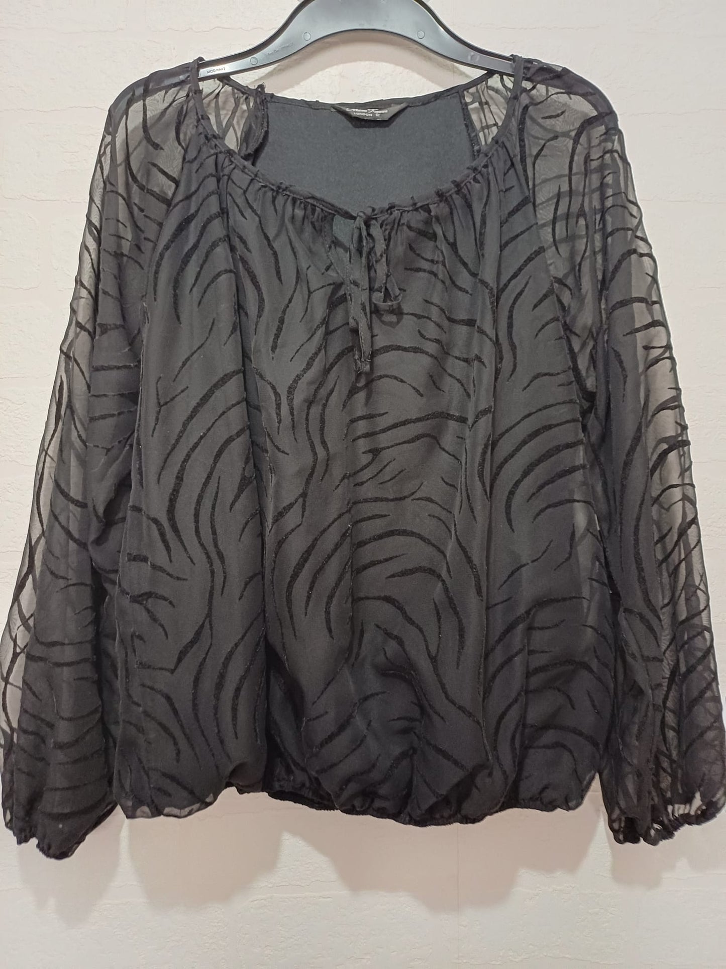 Women's Blouse Kaneva Black Zebra Animal Print Tie Neck Sheer Arms Elasticated Hem Size 12 Approx. 18" PTP - Very Good Condition