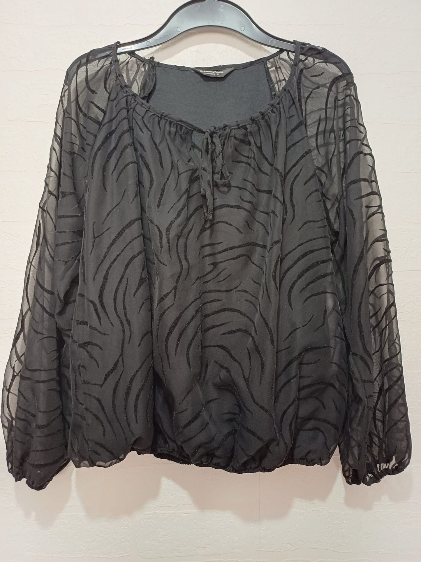 Women's Blouse Kaneva Black Zebra Animal Print Tie Neck Sheer Arms Elasticated Hem Size 12 Approx. 18" PTP - Very Good Condition