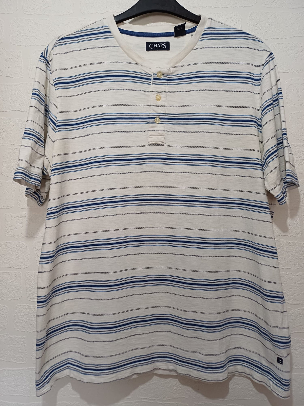 Men's T-Shirt CHAPS Blue White Stripe Henley Size XL Approx. 23" PTP - Very Good Condition