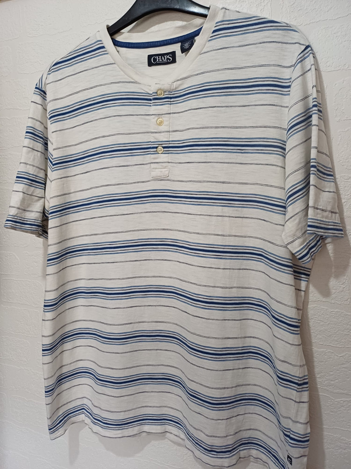 Men's T-Shirt CHAPS Blue White Stripe Henley Size XL Approx. 23" PTP - Very Good Condition