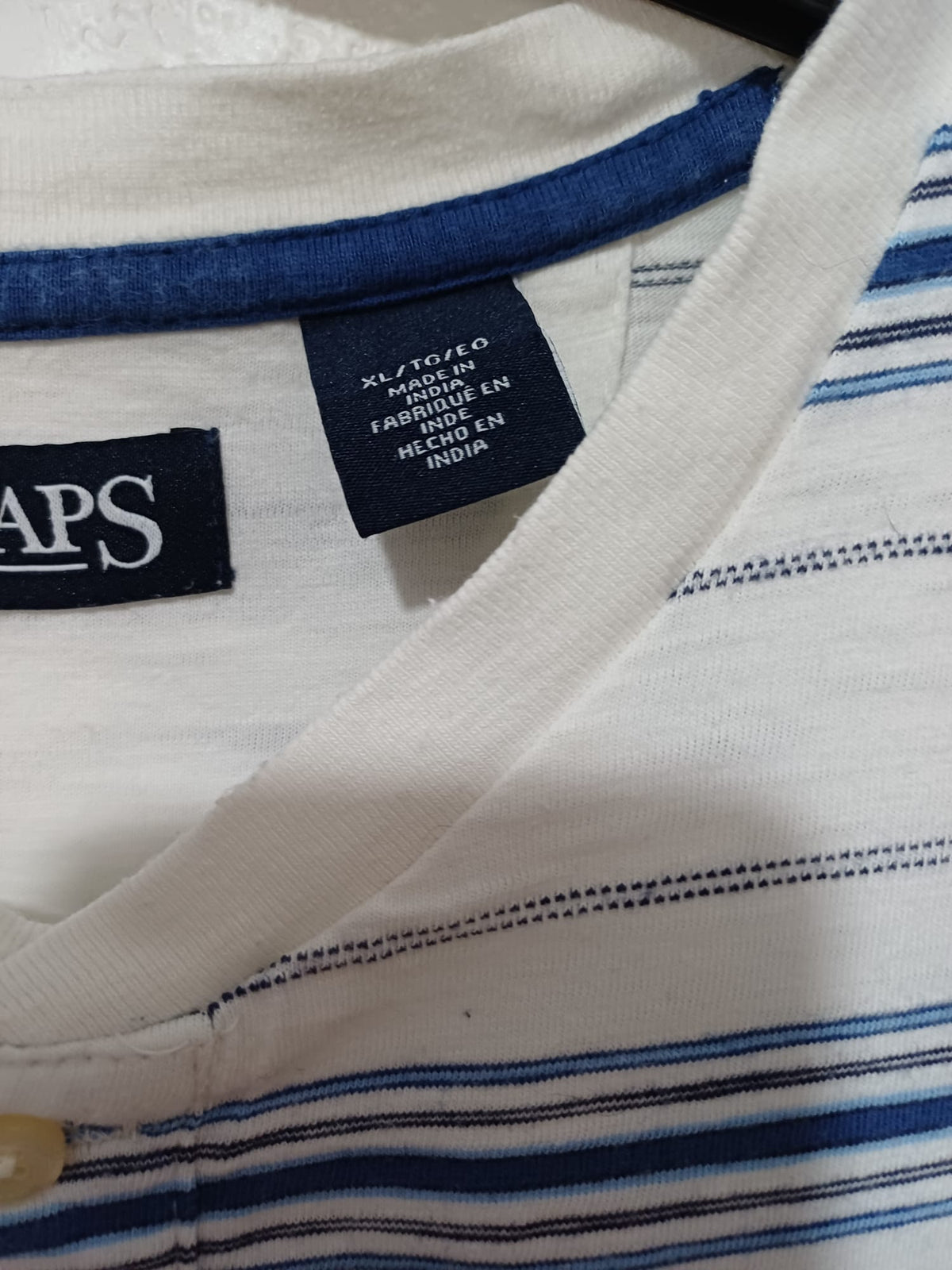 Men's T-Shirt CHAPS Blue White Stripe Henley Size XL Approx. 23" PTP - Very Good Condition