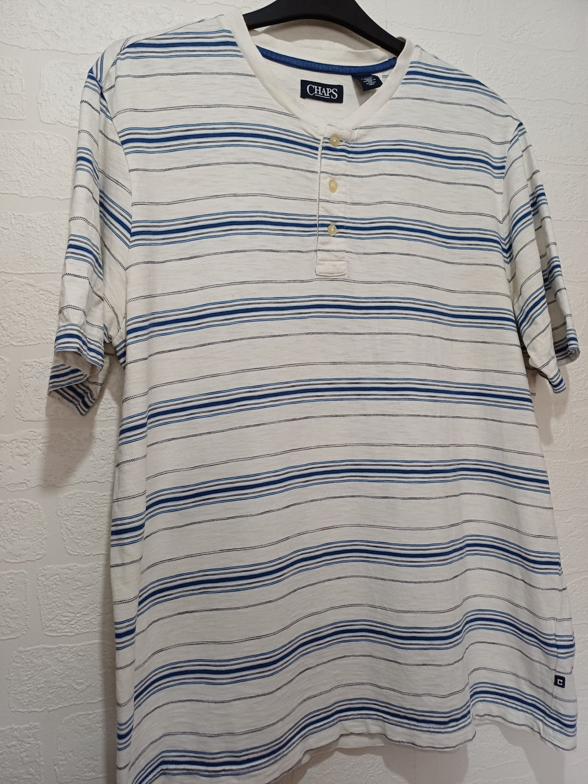 Men's T-Shirt CHAPS Blue White Stripe Henley Size XL Approx. 23" PTP - Very Good Condition