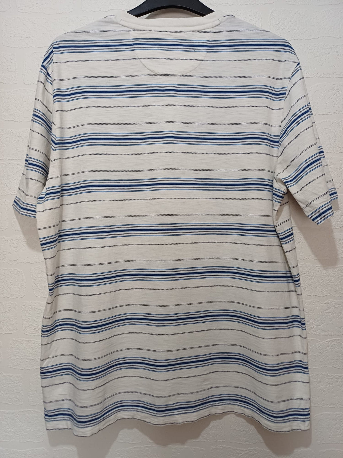 Men's T-Shirt CHAPS Blue White Stripe Henley Size XL Approx. 23" PTP - Very Good Condition