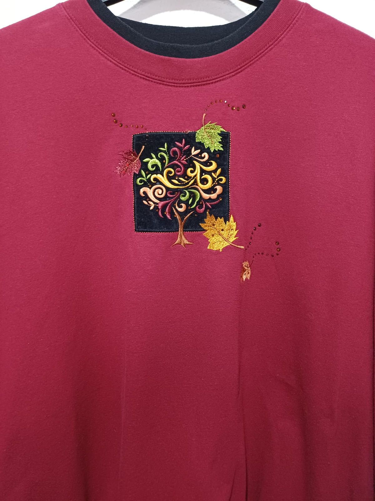 Women's Sweatshirt Decorated Originals Burgundy Embroidered Tree Plus Size 2XL Approx. 27" PTP - Very Good Condition