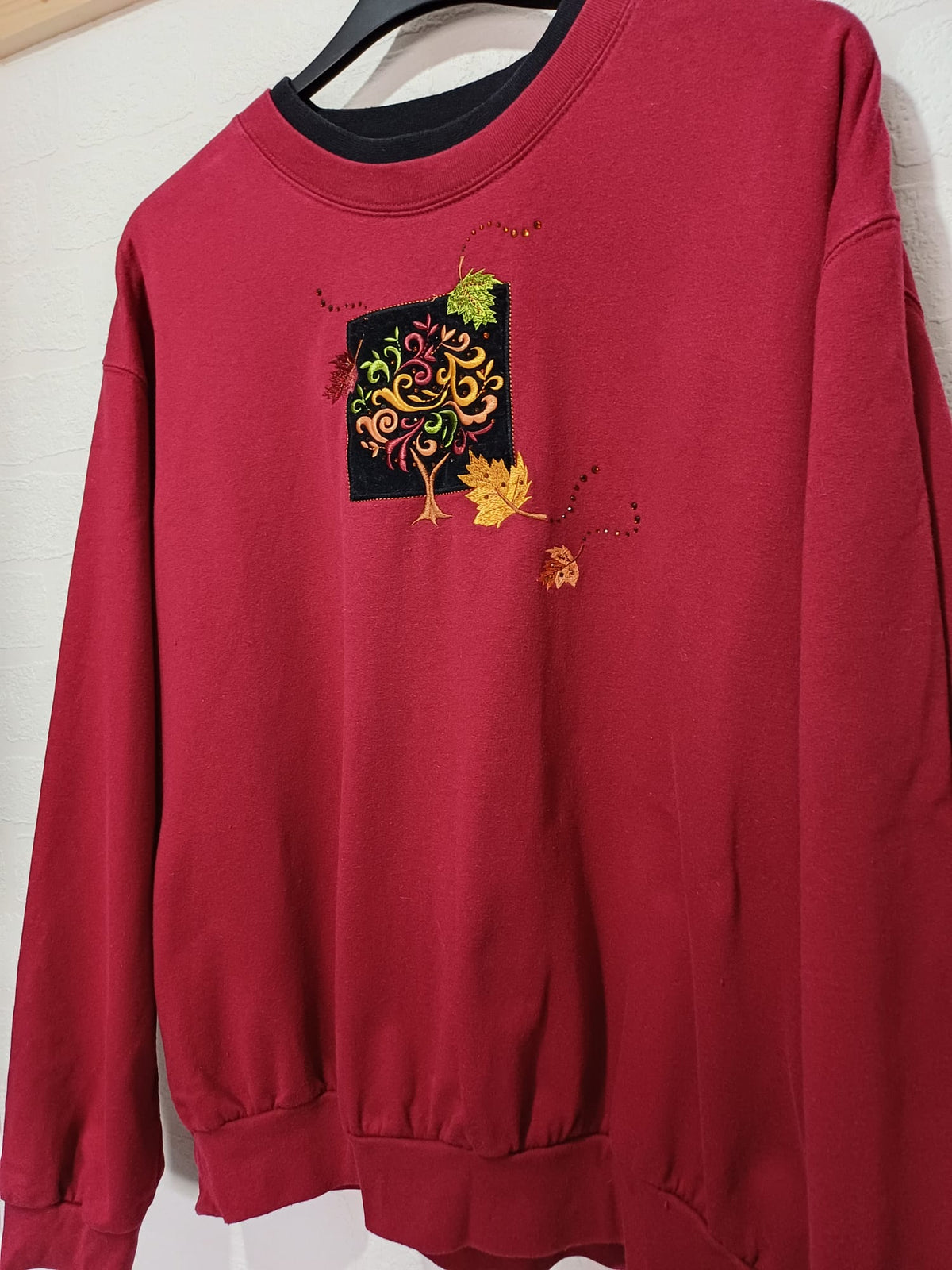 Women's Sweatshirt Decorated Originals Burgundy Embroidered Tree Plus Size 2XL Approx. 27" PTP - Very Good Condition