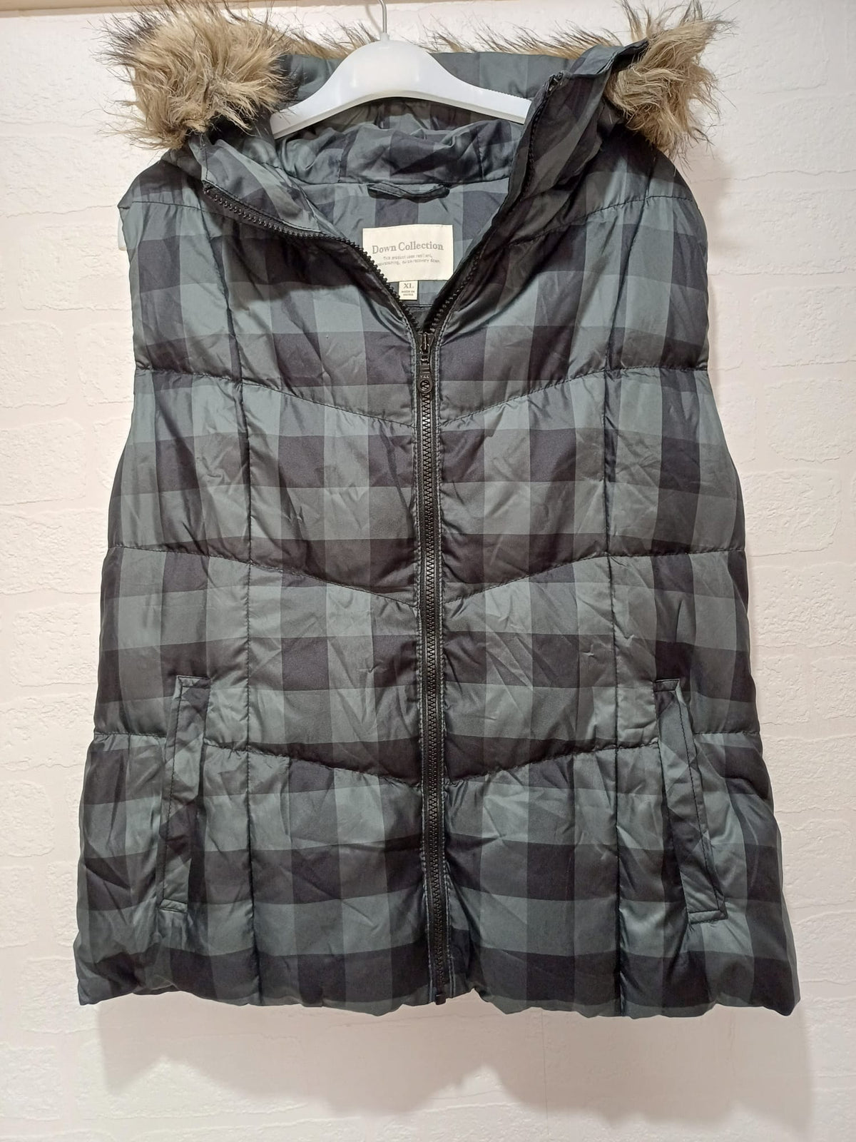 Women's Gilet Uniqlo Down Collection Grey-Green Check Puffer Faux Fur Hood XL Approx. 21" PTP - Very Good Condition