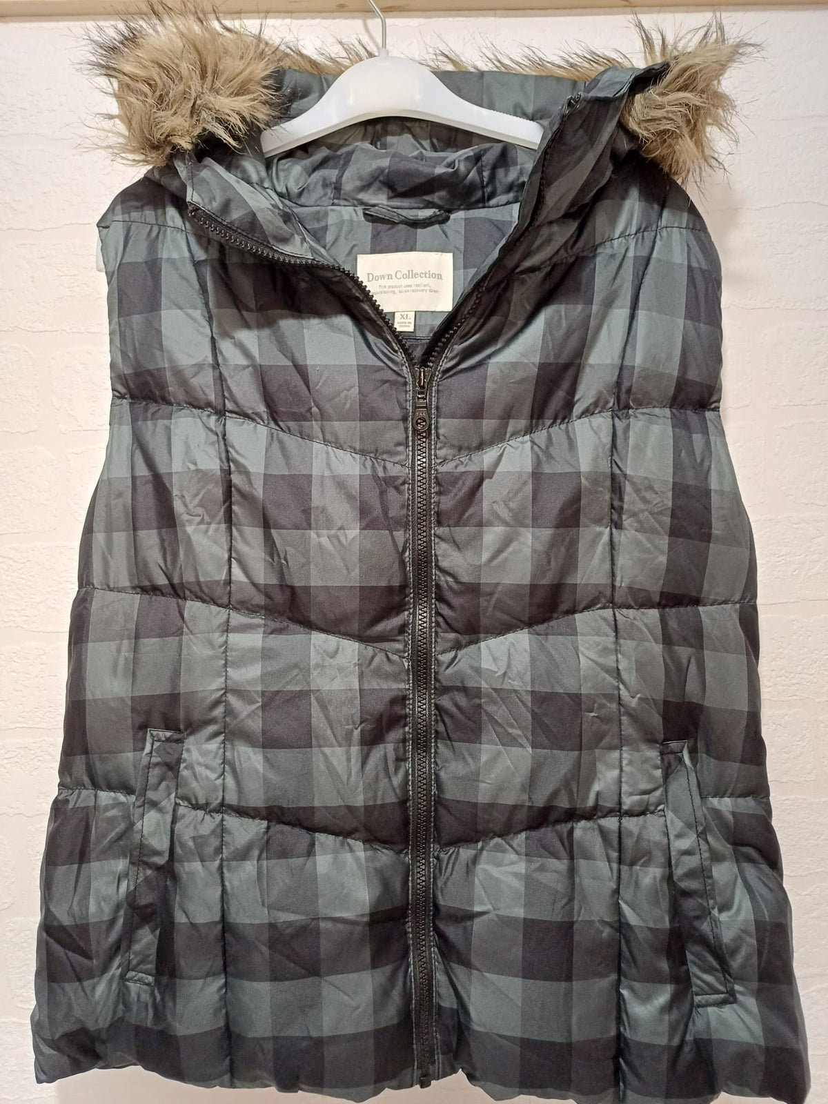 Women's Gilet Uniqlo Down Collection Grey-Green Check Puffer Faux Fur Hood XL Approx. 21" PTP - Very Good Condition