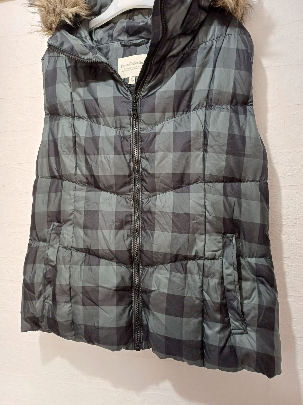Women's Gilet Uniqlo Down Collection Grey-Green Check Puffer Faux Fur Hood XL Approx. 21" PTP - Very Good Condition