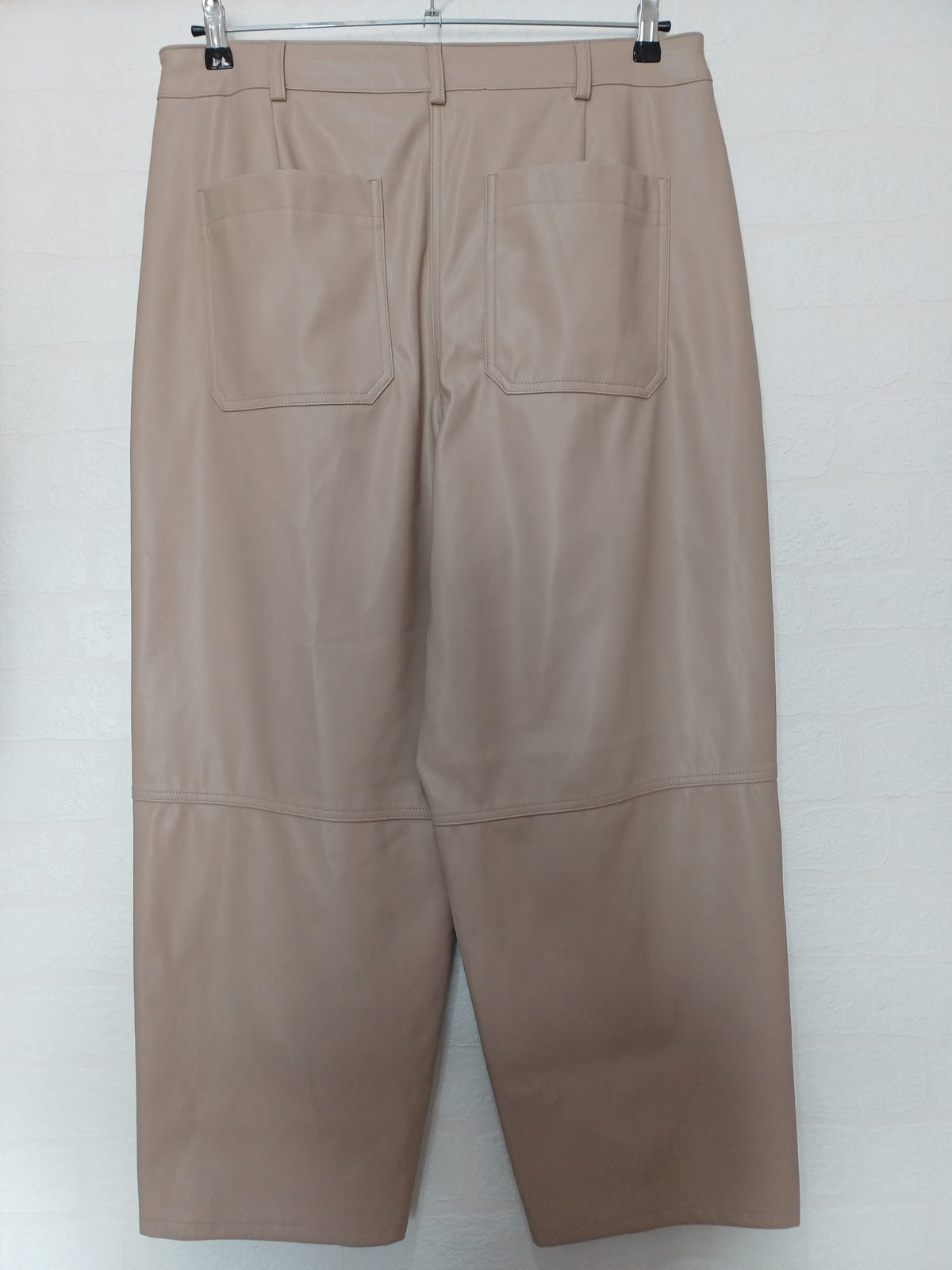 Women's Trousers F&F Beige Faux Leather Cropped Straight Leg UK 16R - Very Good Condition
