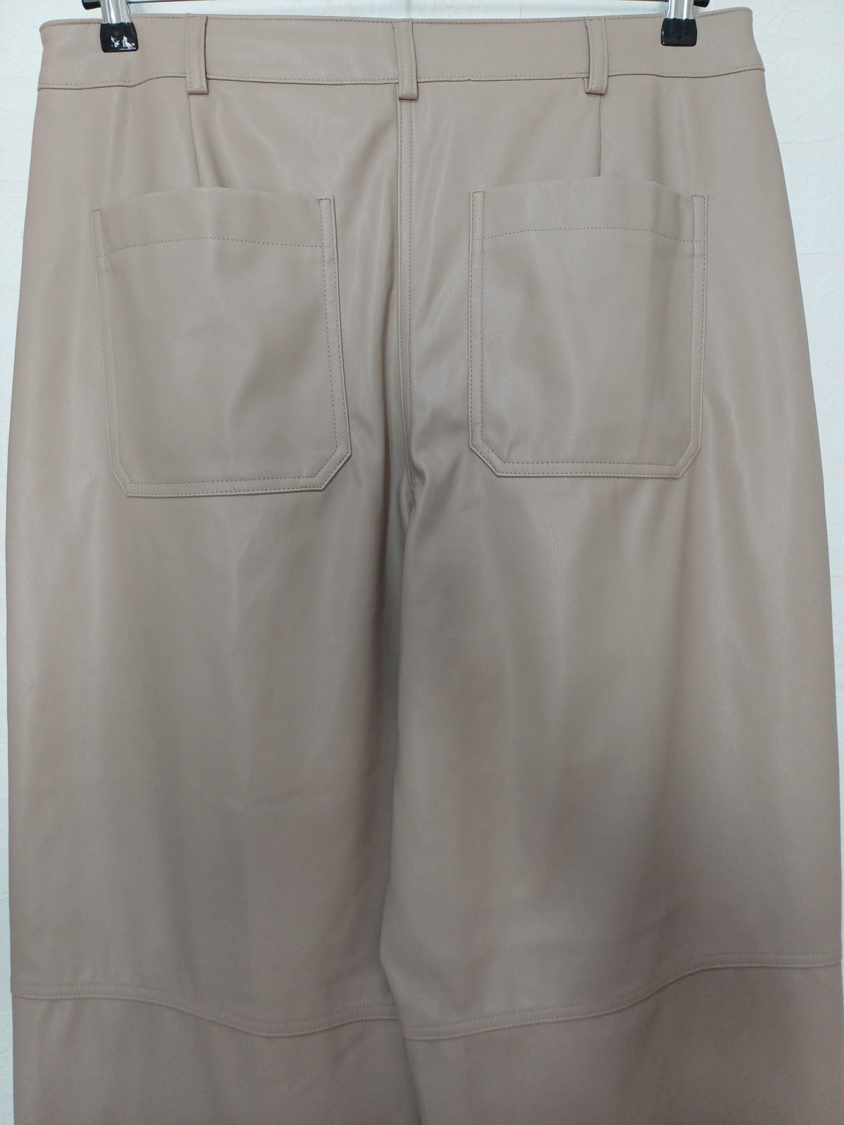 Women's Trousers F&F Beige Faux Leather Cropped Straight Leg UK 16R - Very Good Condition