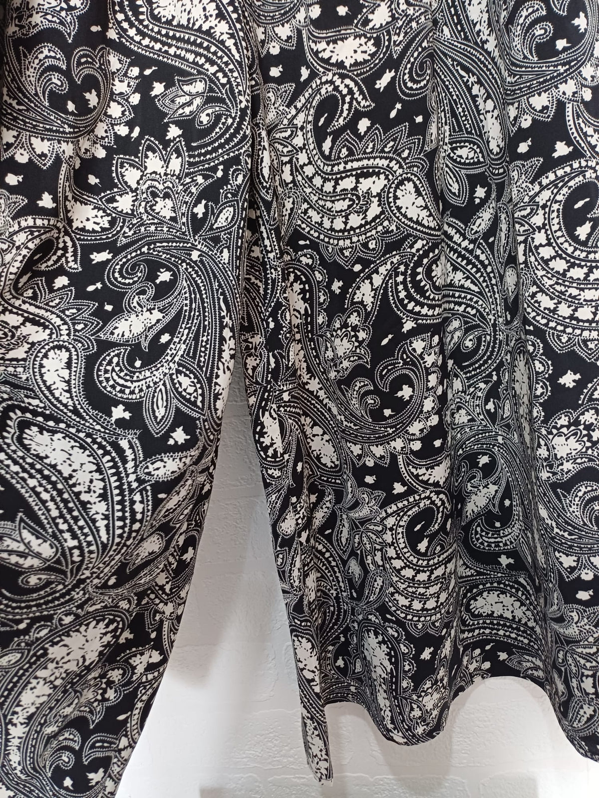 Women's Trousers QED London Black & White Paisley Wide Leg Palazzo Size M - Very Good Condition