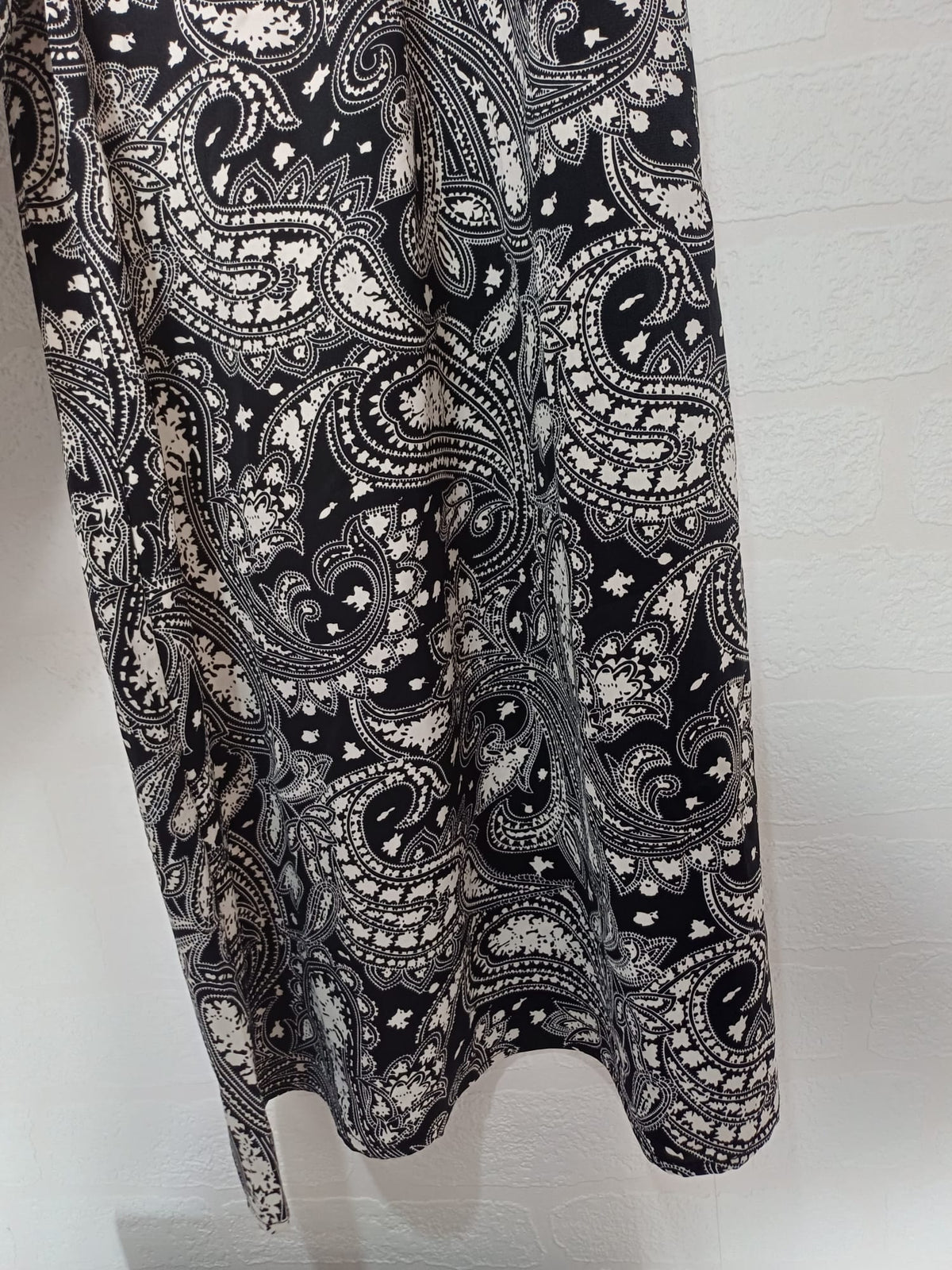 Women's Trousers QED London Black & White Paisley Wide Leg Palazzo Size M - Very Good Condition