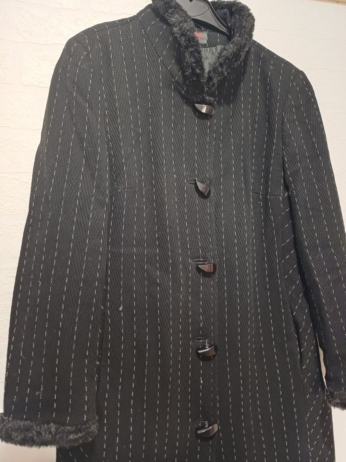 Women's Coat Odena Black Longline Faux Fur Trim Striped Size M/UK 12 Approx. 20" PTP - Good Condition
