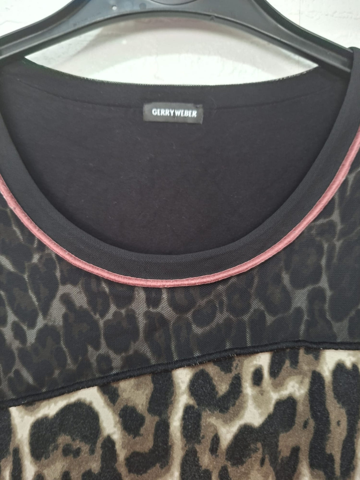 Women's Top Gerry Weber Leopard Print Long Sleeve Small Approx. 18" PTP - Very Good Condition