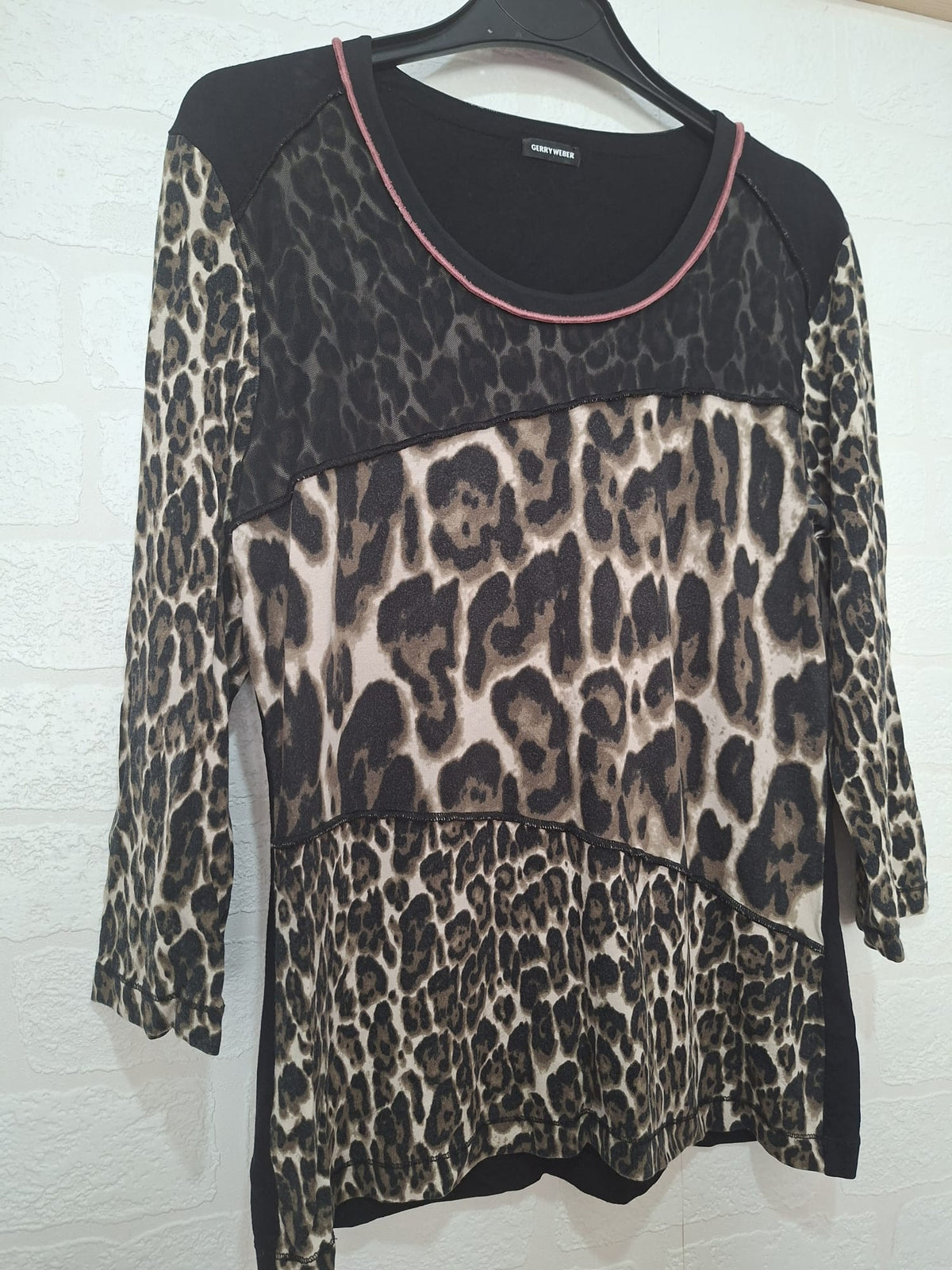 Women's Top Gerry Weber Leopard Print Long Sleeve Small Approx. 18" PTP - Very Good Condition