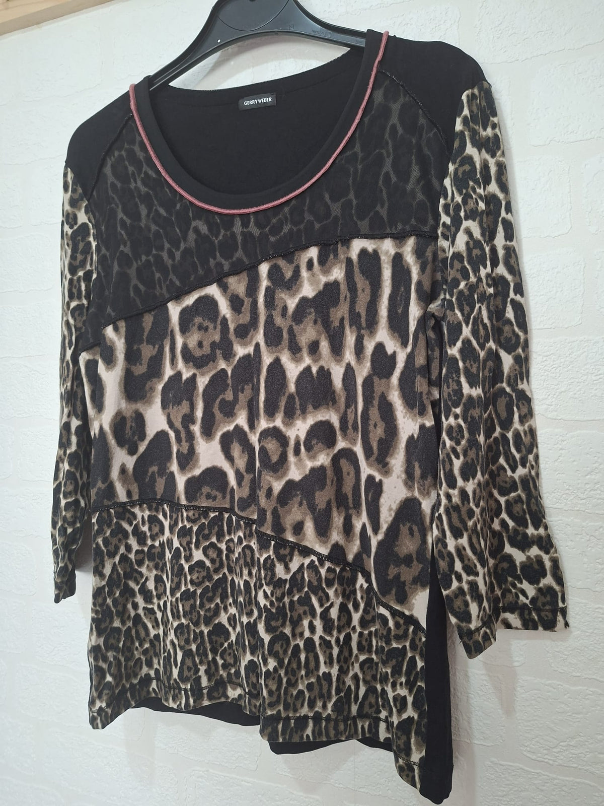 Women's Top Gerry Weber Leopard Print Long Sleeve Small Approx. 18" PTP - Very Good Condition