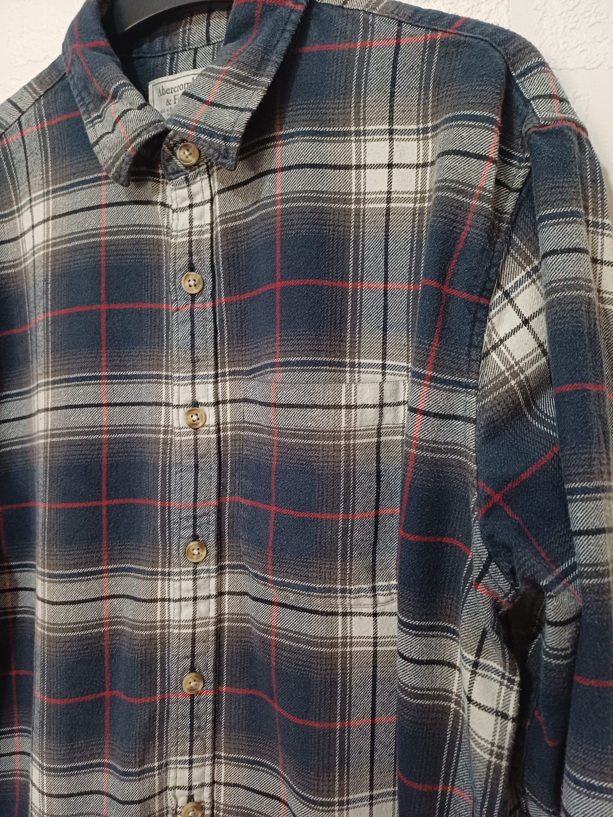 Men's Shirt Abercrombie & Fitch Navy Blue Red Check Long Sleeve Flannel Size M Very Good Pre-Owned Condition