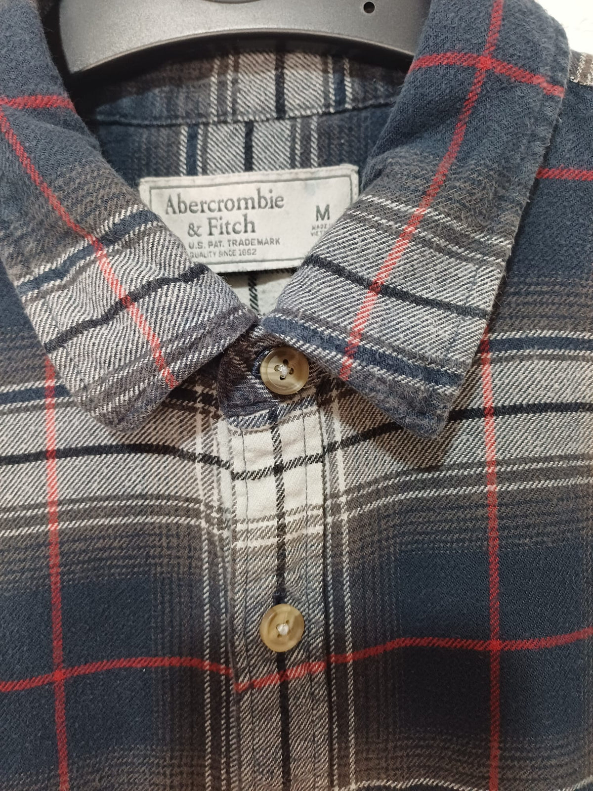 Men's Shirt Abercrombie & Fitch Navy Blue Red Check Long Sleeve Flannel Size M Very Good Pre-Owned Condition