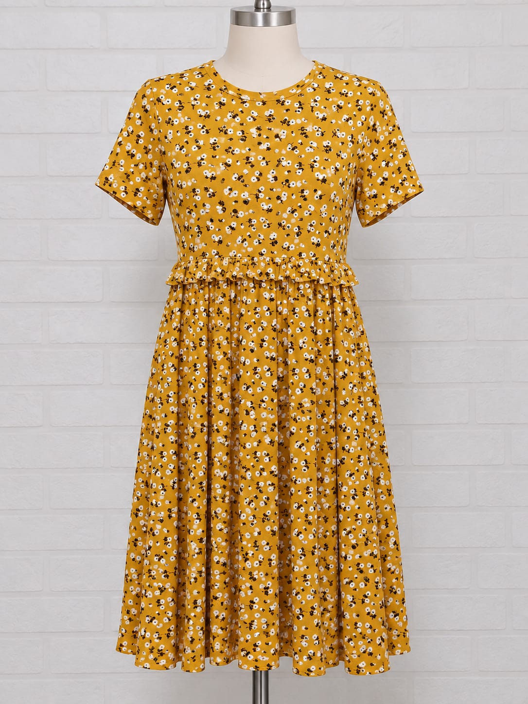 Women's Smock Dress Boohoo Mustard Ditsy Floral Short Sleeve Frill Waist Size 12 BNWT